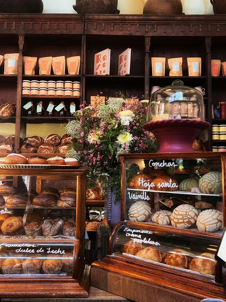 Explore a charming bakery in Mexico City showcasing fresh bread, pastries, and local treats in a cozy setting.